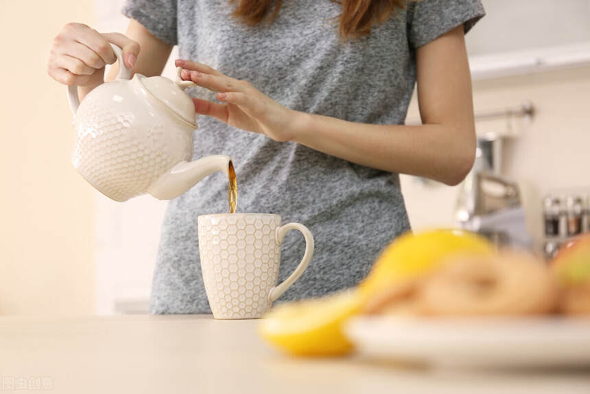 喝茶的男人不会变坏，喝茶的女人不一般