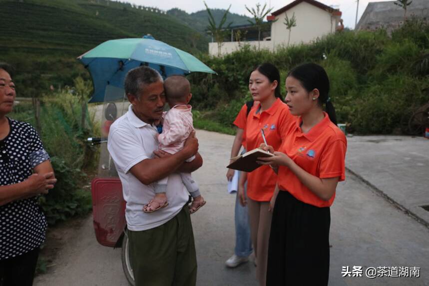 邵阳学院“向阳花支农服务团”助推群众走上致富路