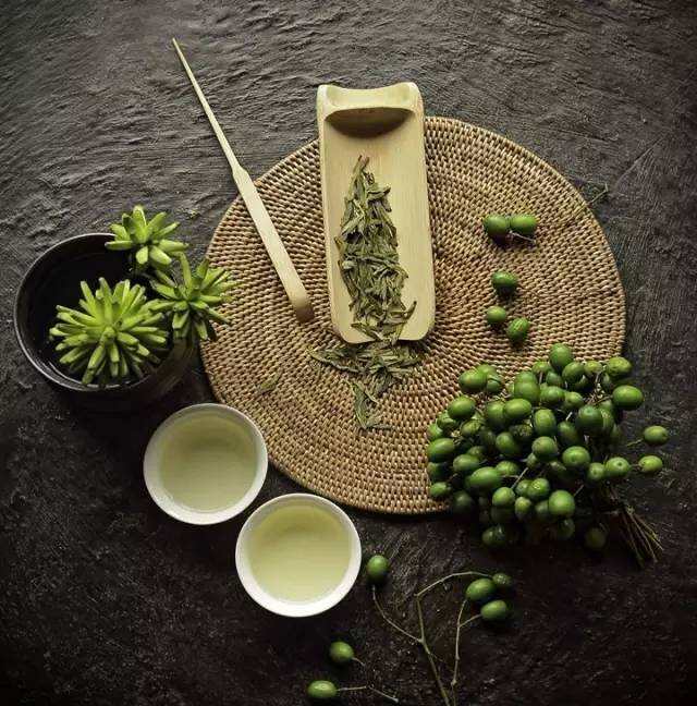 大侠金庸的茶江湖：一场江湖一场梦，一世情义一壶茶