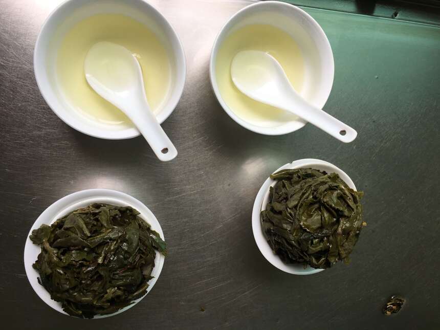 茶山风光无限好，茶农辛勤打拼中，好茶粒粒皆辛苦