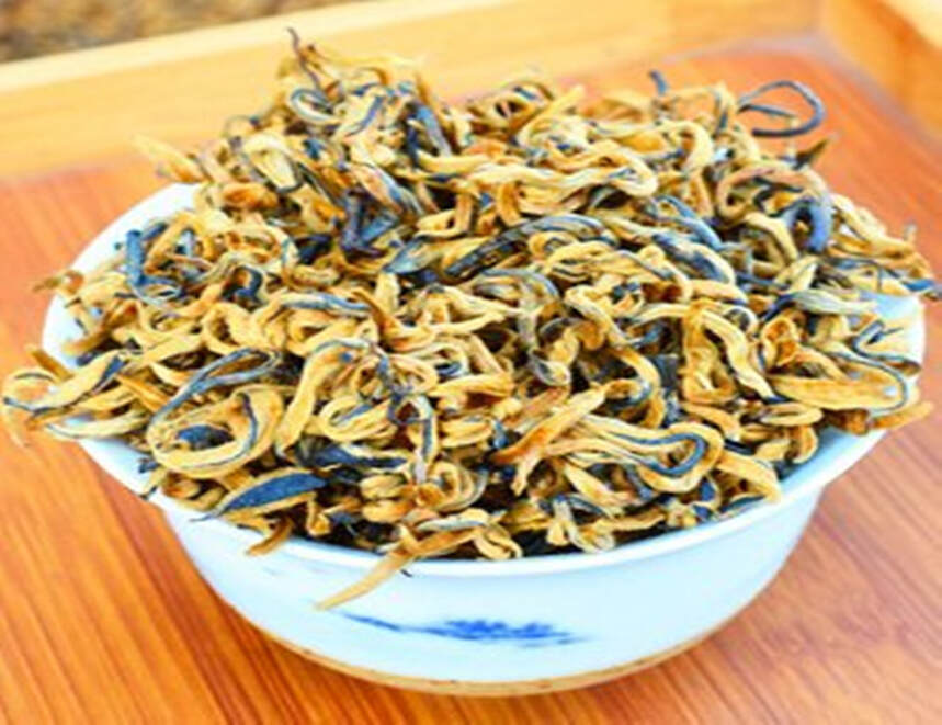 为什么「红茶」的汤色有红有黄？3大茶色素，出身相同，效果不同