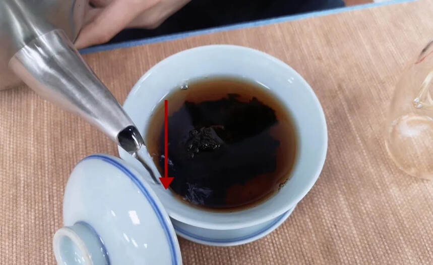 变位定点注水，厨心熟茶的冲泡技巧