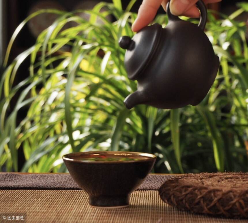 普洱茶的【醒茶】，分干醒与湿醒，体现在两个环节中