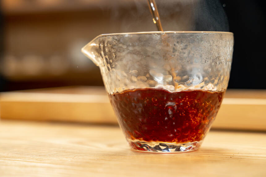 熟普，属于黑茶类，但并不是真的是黑茶