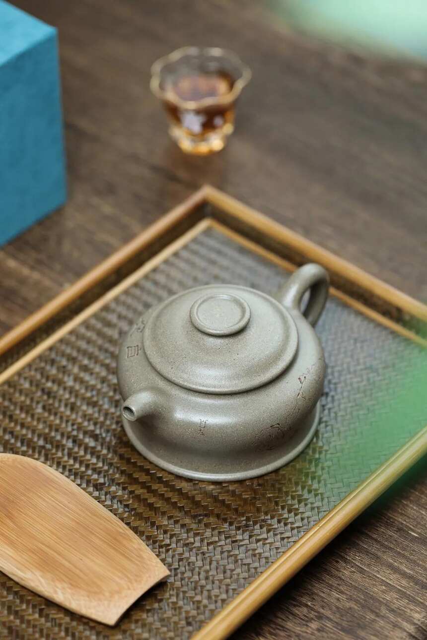 「怀古」310cc，蟹壳青，范微琴（国高工艺美术师）