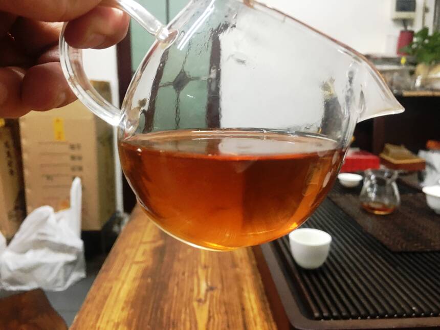 乌龙茶入口常带苦涩，为何很多茶人并不放心上，老茶人说出大实话