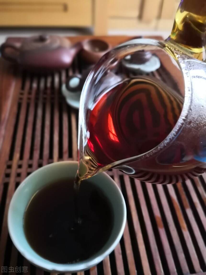 黑茶中的黑马六堡茶：广西苍梧特产、红、浓、陈、醇、4大特色