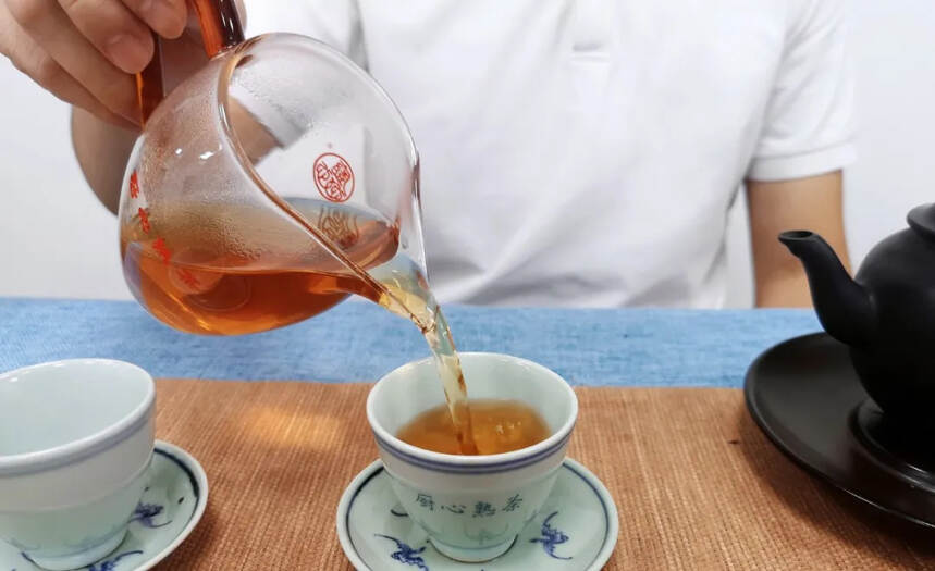 茶与器，厨心熟茶和建水紫陶壶