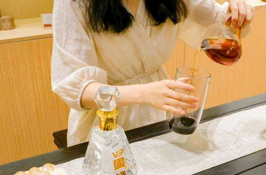 跨界品鉴会丨酒逢知己千杯醇，茶遇知音万众香