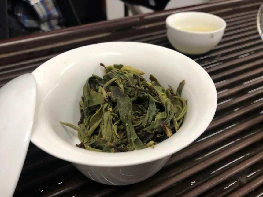 以润茶识 | 普洱茶中纯料、拼配、单株、混采，分别指的什么？