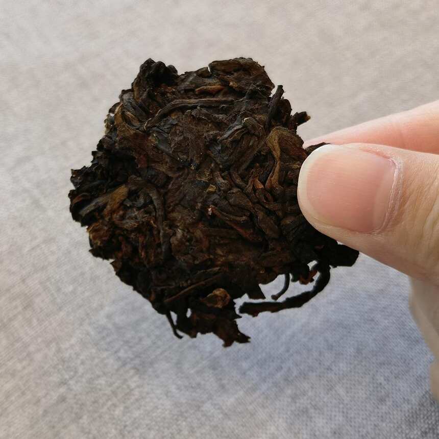 如果发现普洱茶压得太紧，还是赶快退了吧，不好撬又没有收藏价值