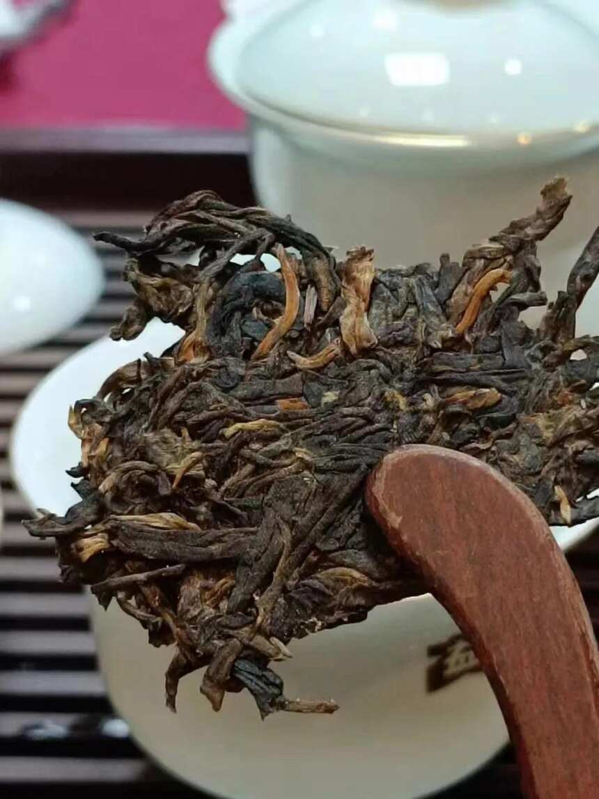 2001年珍藏版中茶黄中红印生茶