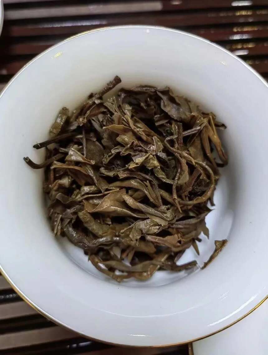 2001年珍藏版中茶黄中红印生茶