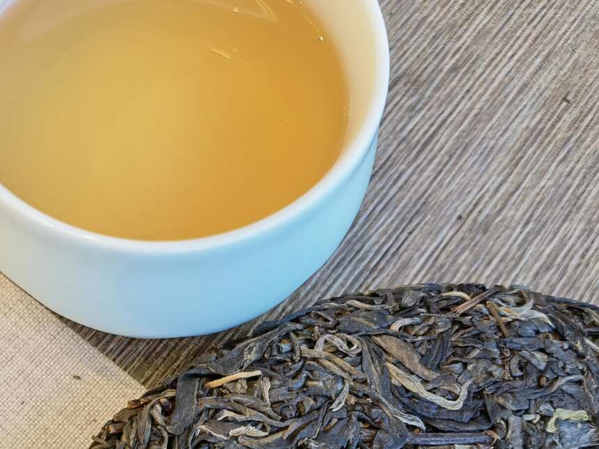 原来这些茶不能用沸水冲泡？水温太高会把茶叶烫坏，真的是这样吗