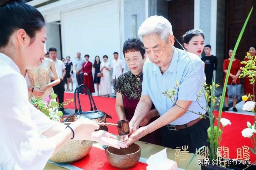 在诗与茶中感受深爱 |“诗咏关雎”60周年钻石婚纪念茶会圆满举办