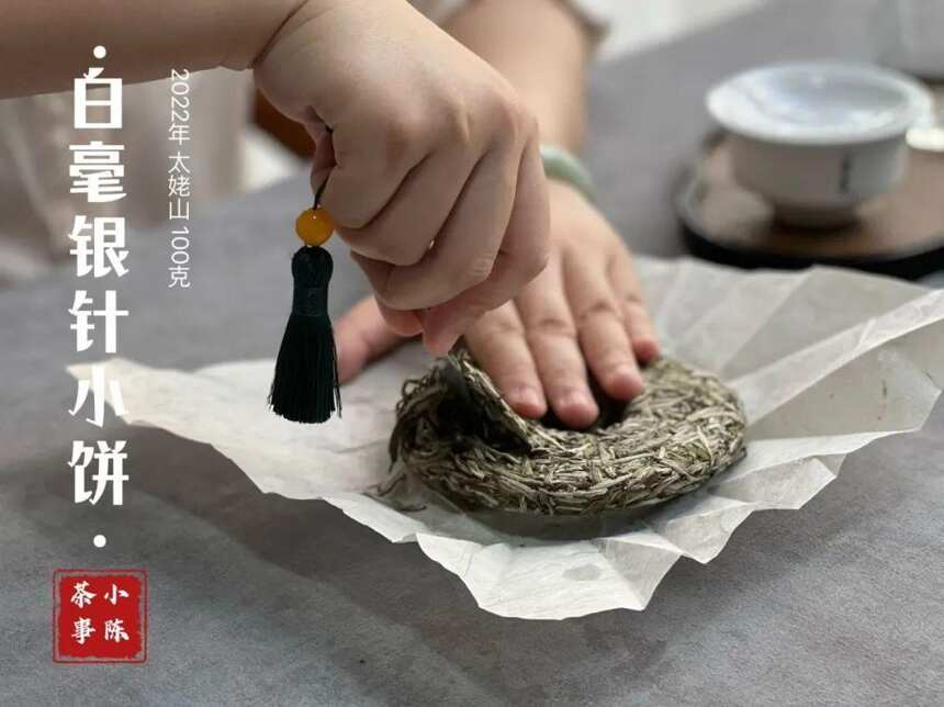 学不会如何撬白茶饼？简单不伤手的3个技巧教给你，轻松撬好茶