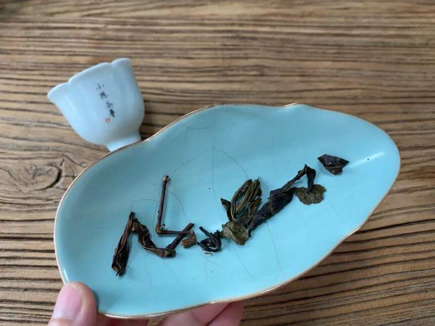 这泡“极品”金牡丹，马脚一个比一个离谱，揭开茶掌柜隐藏的真相