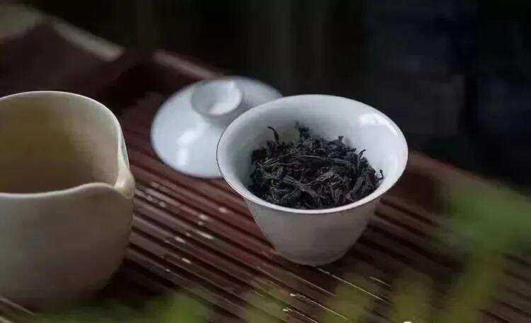 为什么陈年岩茶会出现酸味？