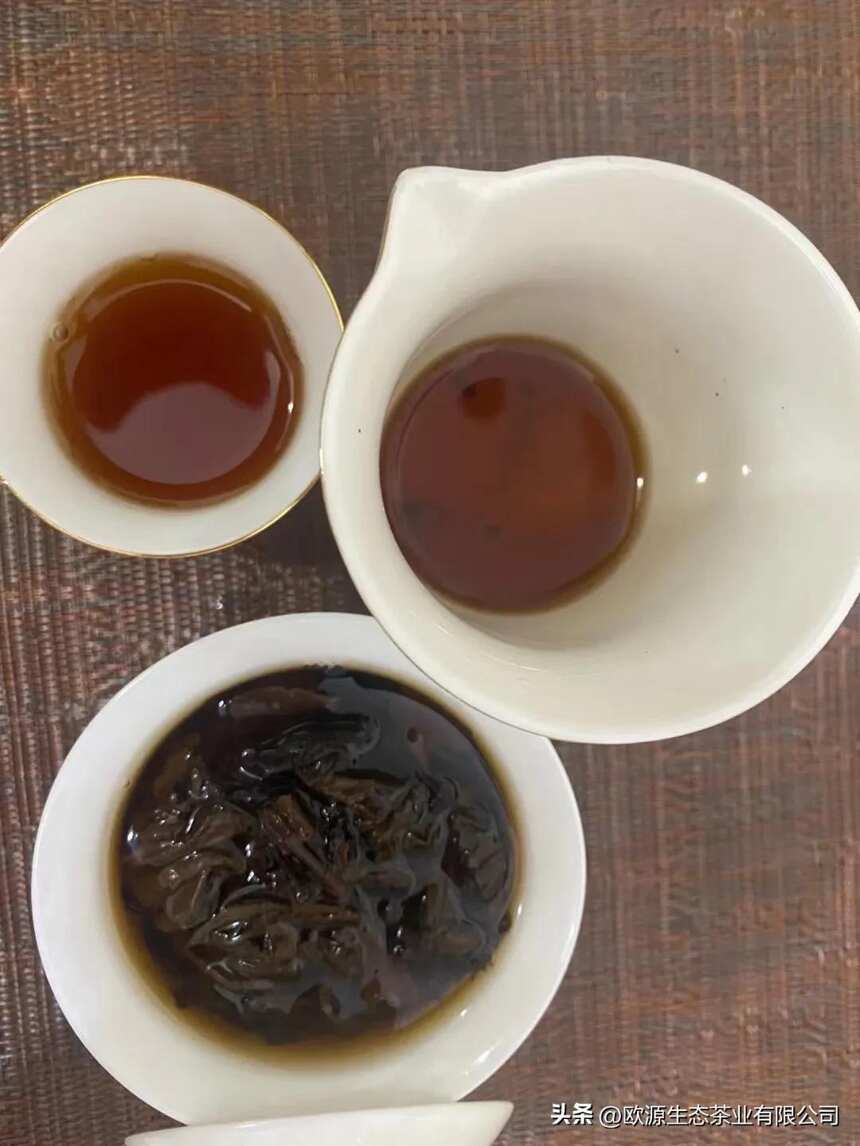 80年代云普洱生茶陈年老茶中茶绿印勐海茶饼357克