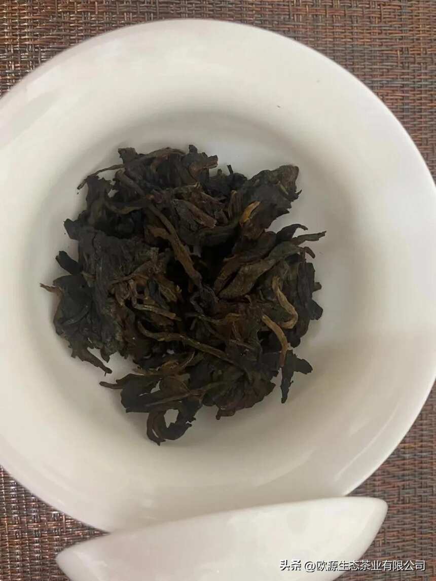 80年代云普洱生茶陈年老茶中茶绿印勐海茶饼357克