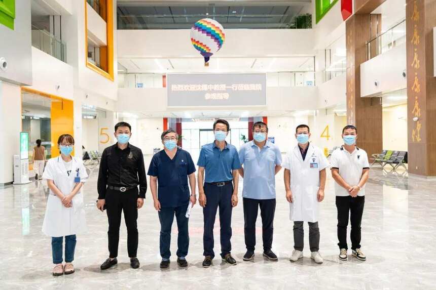 上海市消化疾病专家一行莅临上海医大医院参观交流