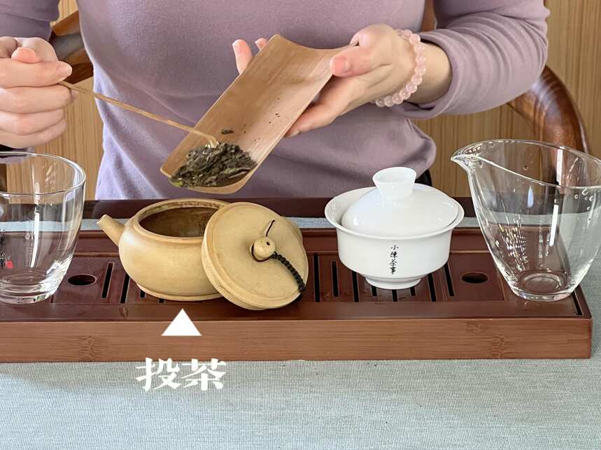 紫砂壶泡醇，白瓷盖碗泡香？冲泡老白茶用什么茶具才好？