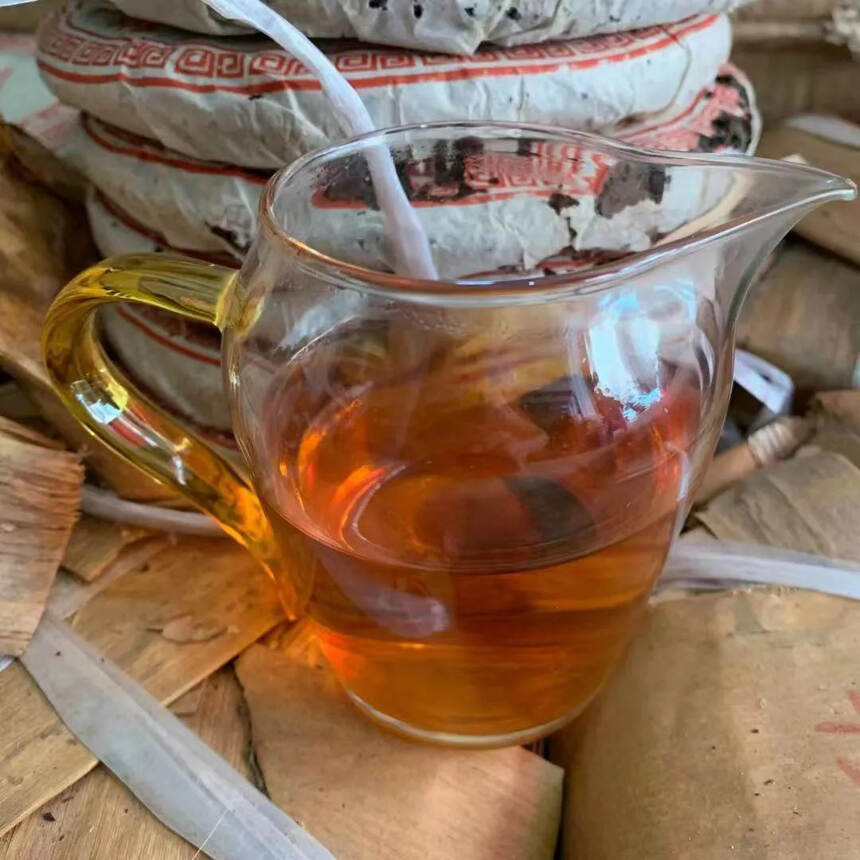 05年攸乐古树茶生茶，甘甜陈香。勐养茶厂象树品牌。#