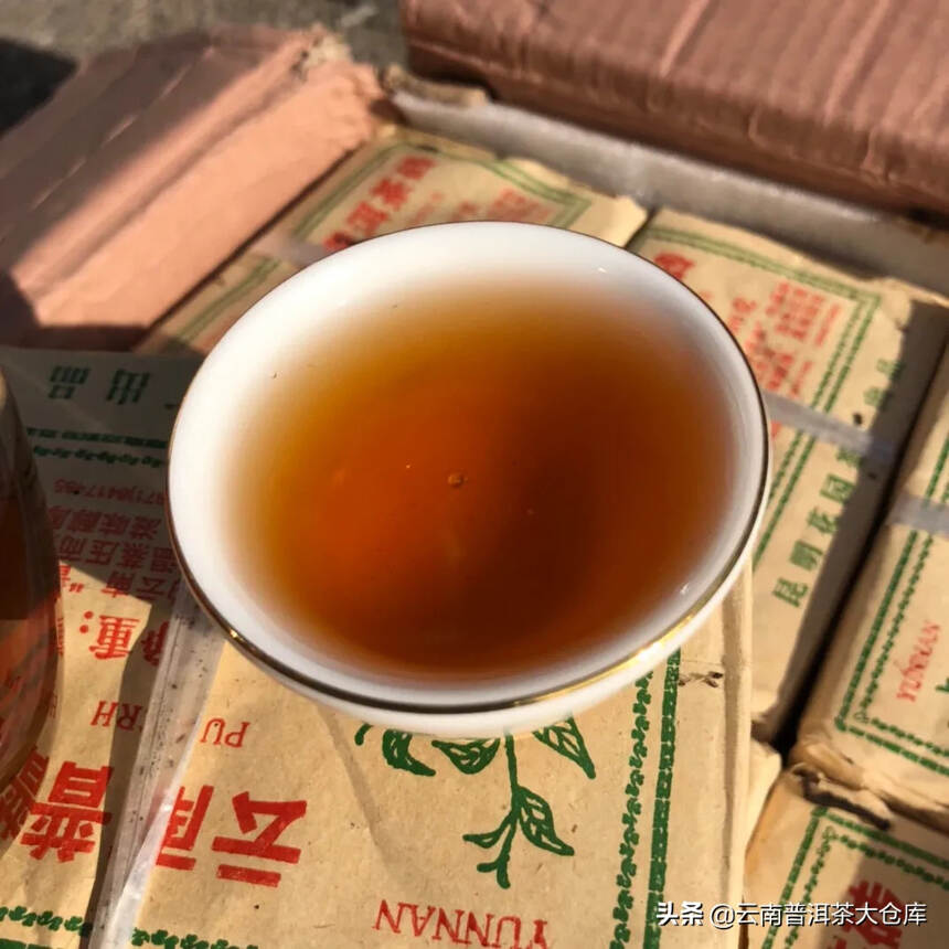 95年花园砖老生茶#普洱茶# #茶生活# 
甘香蜜韵