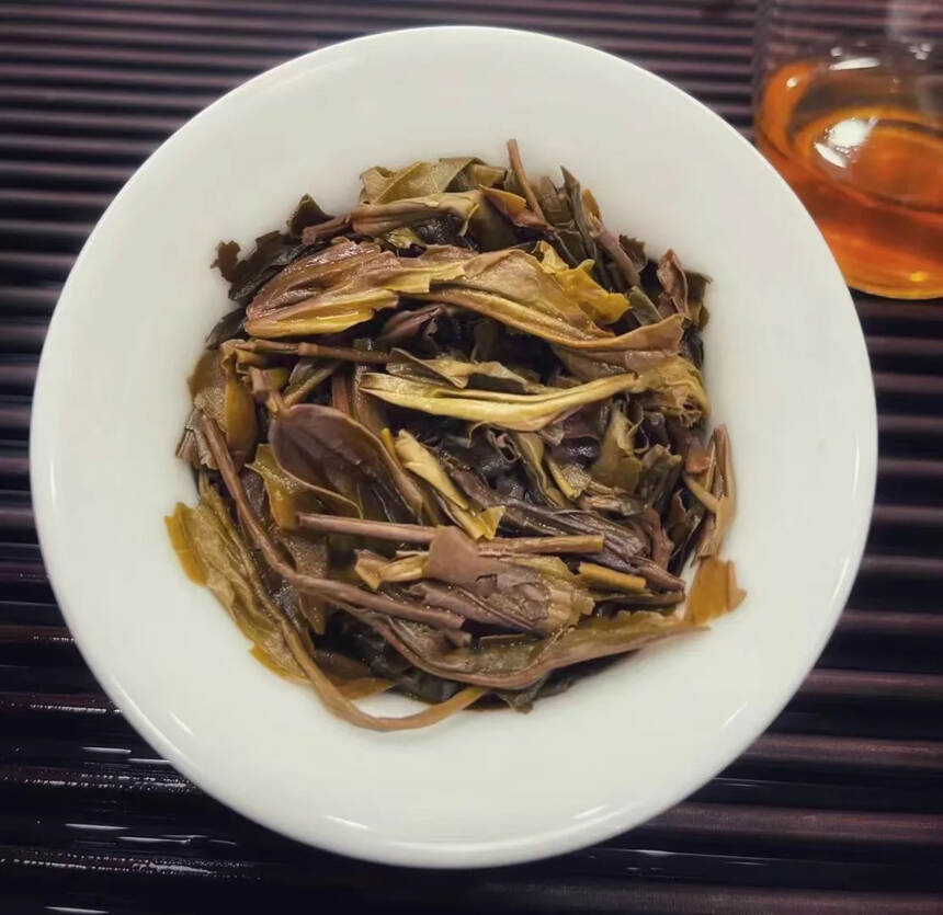 2015年天茗茶厂老班章青饼老树茶生茶，一款集品质与