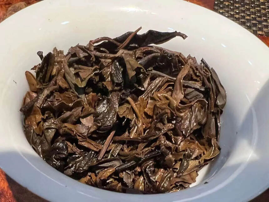 ??95年中茶八口中绿印，昆明纯干仓，香高回甘长，内