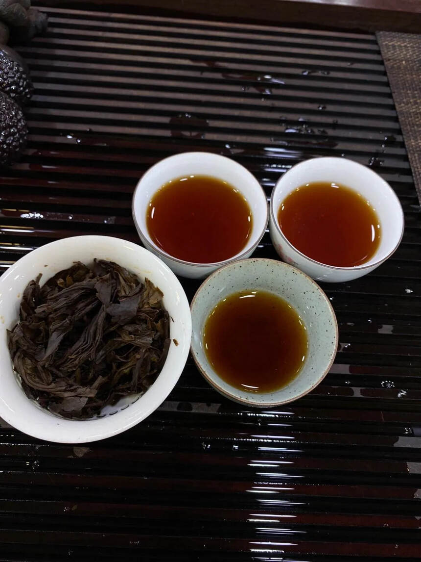 #普洱茶#   70年代老散茶生茶，一筐5000克净