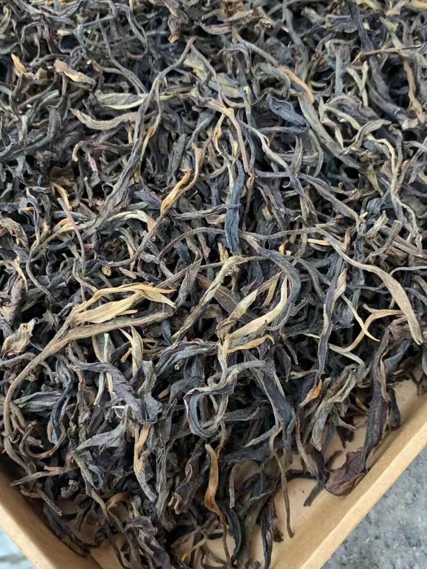 2006年天茗茶厂班章散料生茶，2kg/篓。一款定会