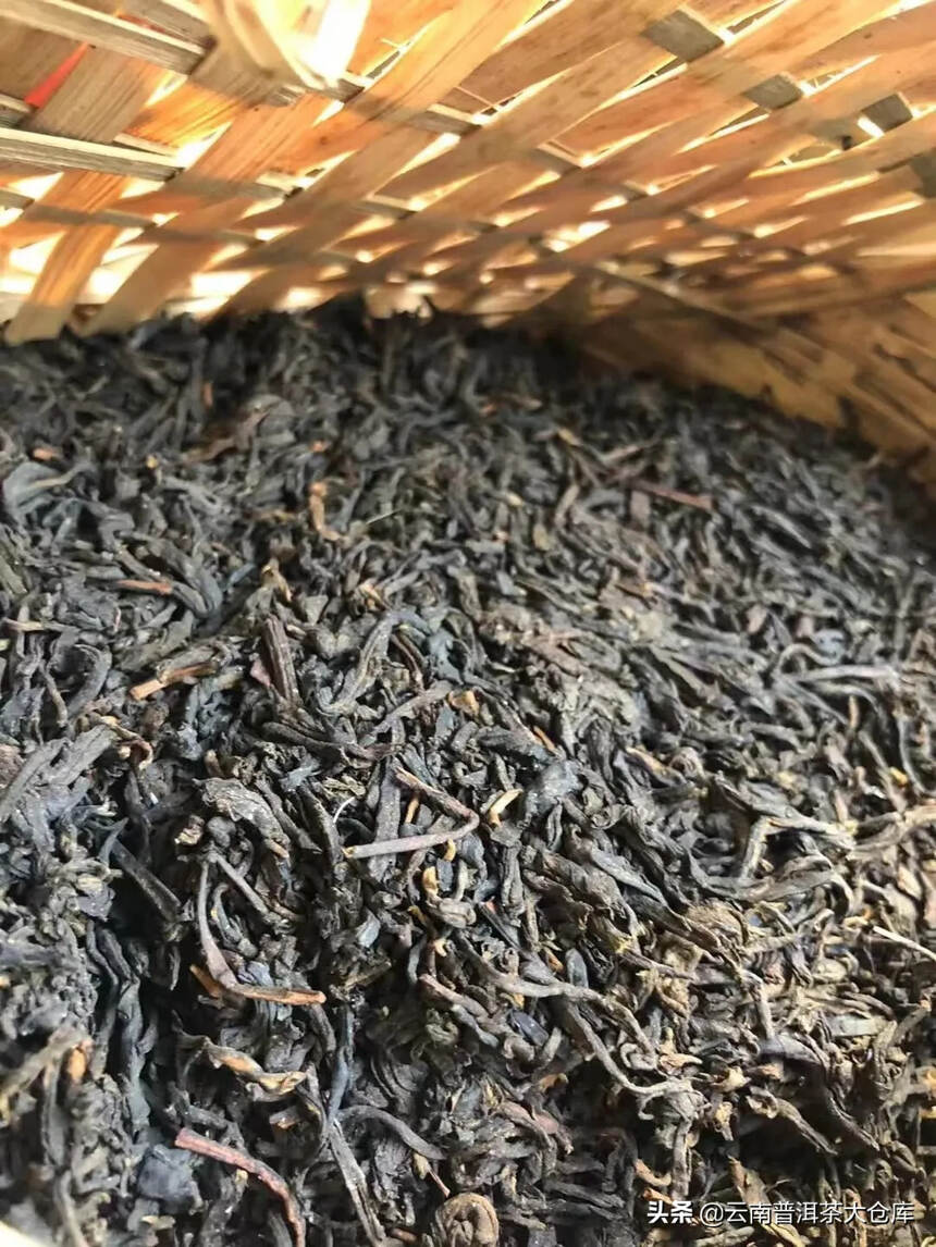 九十年代槟榔香六堡茶1500克
槟榔香显，伴有木香陈