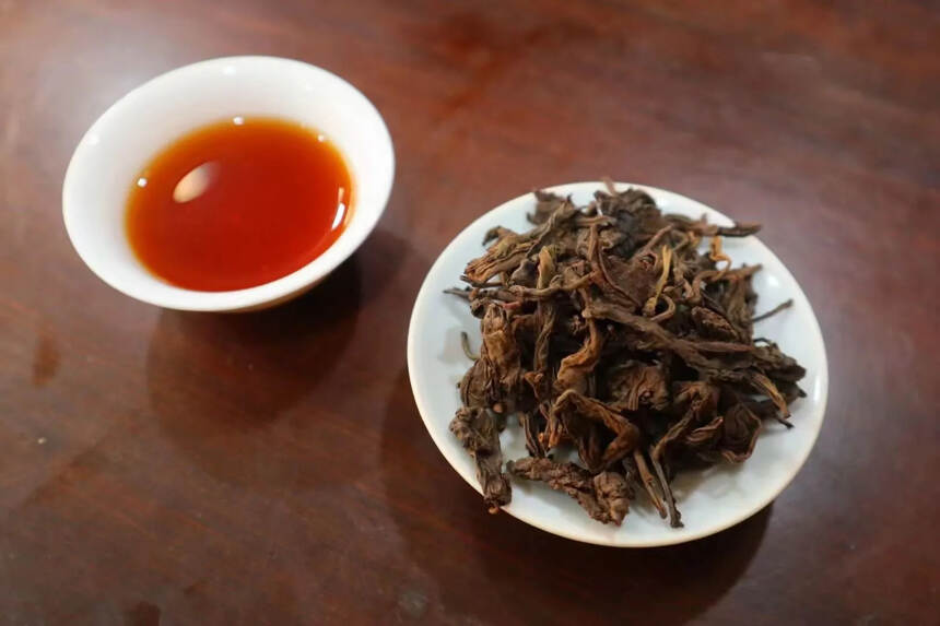 #普洱茶# 86年老茶包，熟茶一包1250克。#茶生