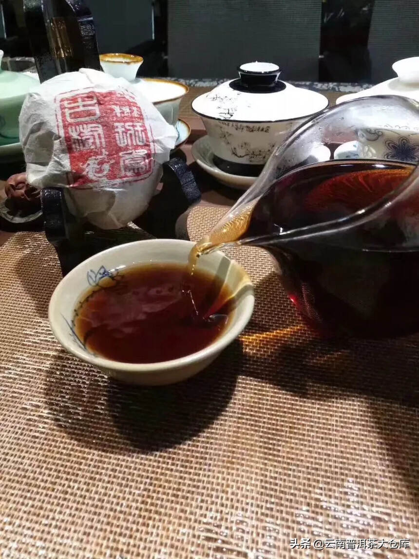 95年班章老树沱茶 干仓老熟沱 转化的非常好 打开包