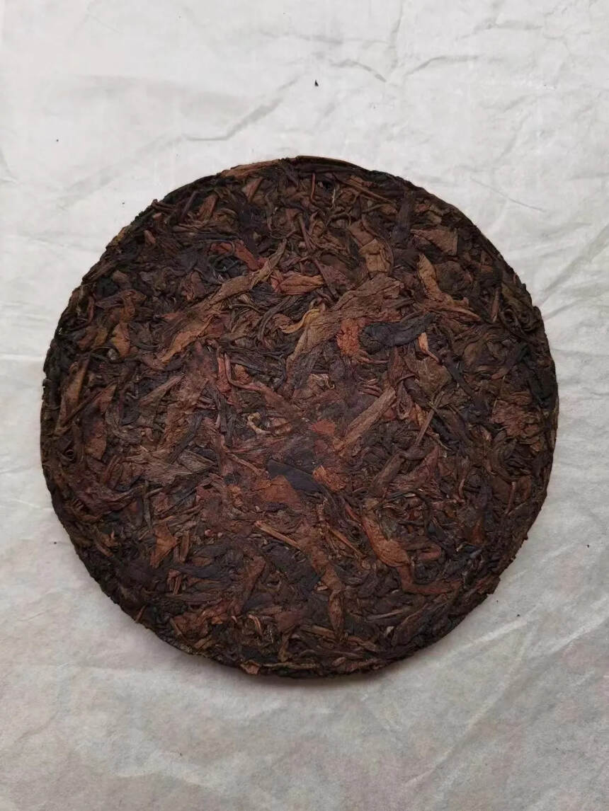 #普洱茶#   99年易武麻黑销台饼，传统手工制作，