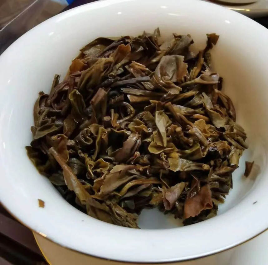 ??2006年布朗山春尖茶，香高回甘长，内含丰富，水