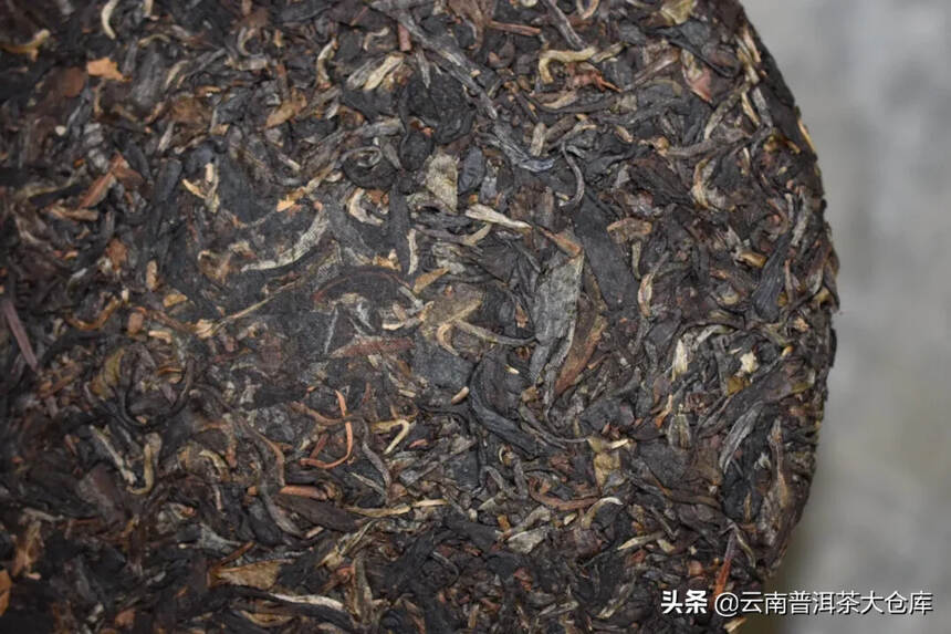 90年代千年班章干仓青饼#普洱茶# 
精选古茶树原料