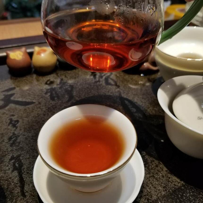 #普洱茶# 06年勐海古树茶头，松散，香甜，糯感。