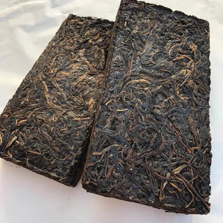 #普洱茶# 97年易武茶砖，一扎2片，1片480克，