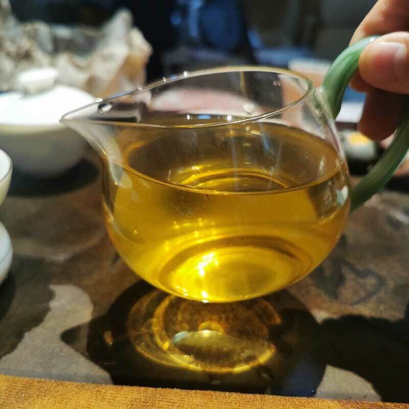 #普洱茶# 2015年冰岛竹篓茶，纯料生茶。纯正冰糖