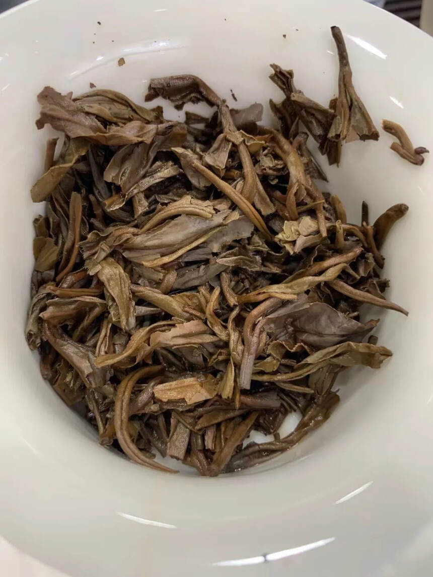 2002年班章古树沱茶，250克/个，4个/条。早期