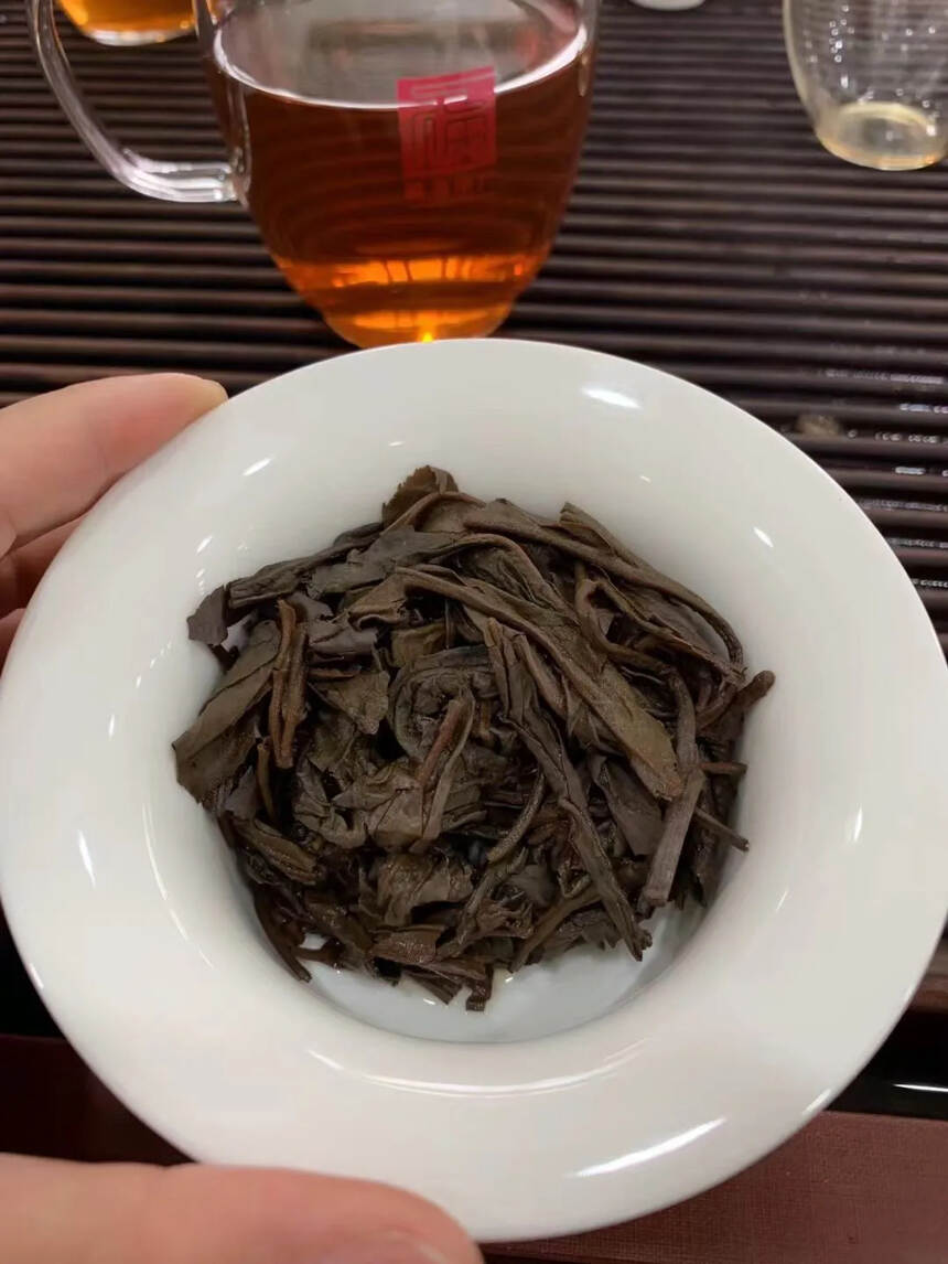 布朗山大树茶满满的兰蜜韵，回甘迅速持久
原勐海茶厂技