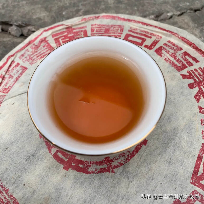 99年艺术字绿印昆明铁饼生茶
耐泡甘甜纯干仓中期茶#