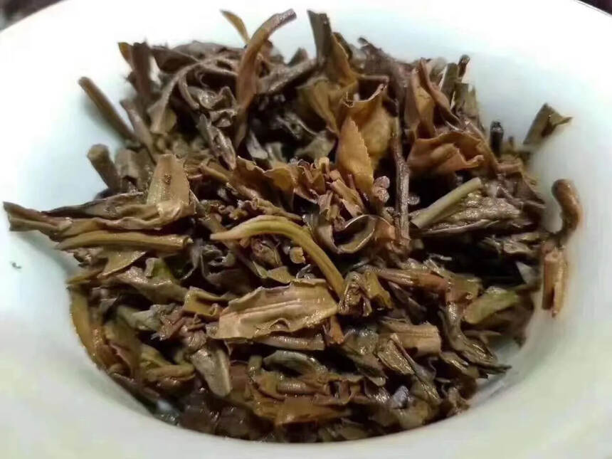 ??03年云南七子饼高级品班章生茶，口感厚重，滋味醇