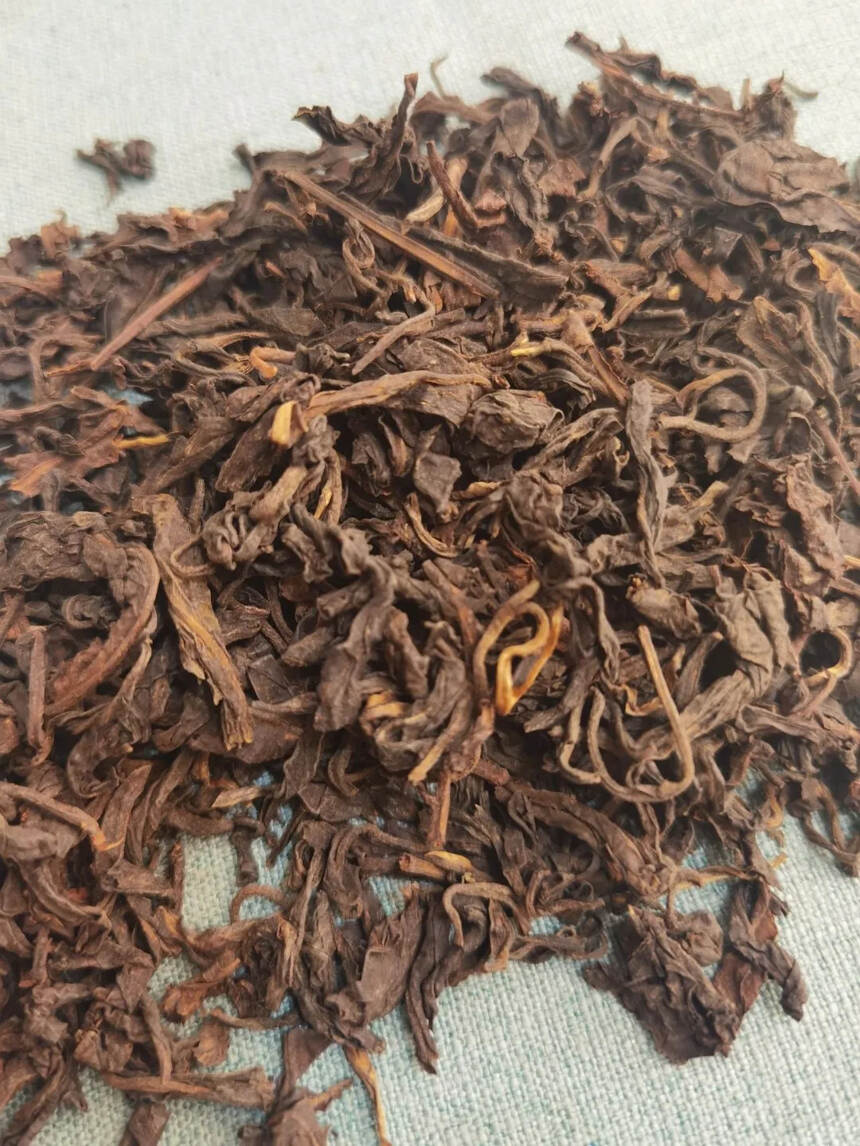 #普洱茶# 99年老曼峨老散茶生茶，茶农私藏。