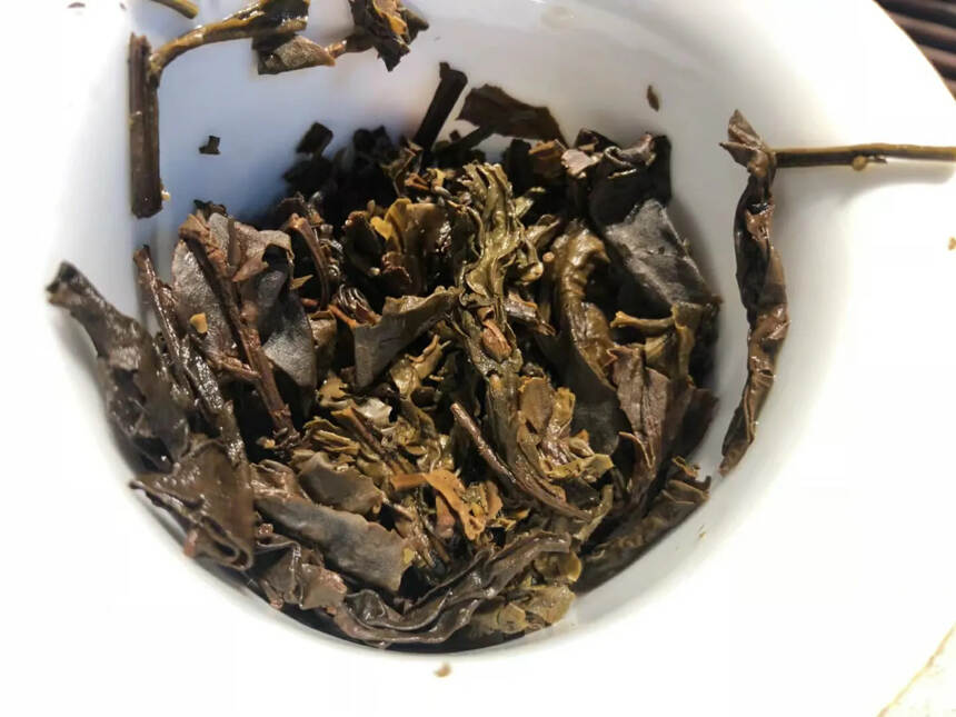 1998年班?章王茶??熊貓??生態磚茶
选用章班?