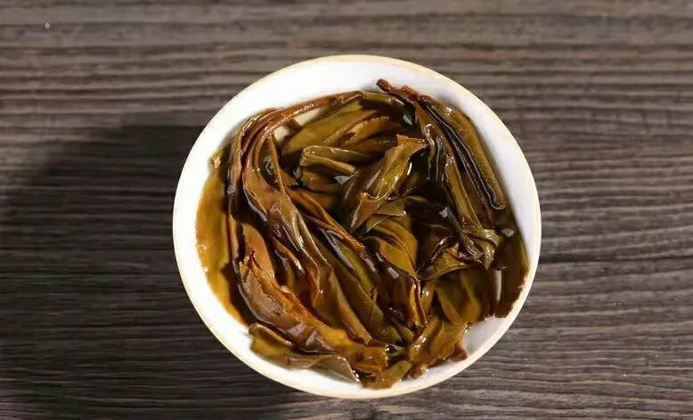 2009年鹏程茶厂7542青饼

老树春茶，传统75