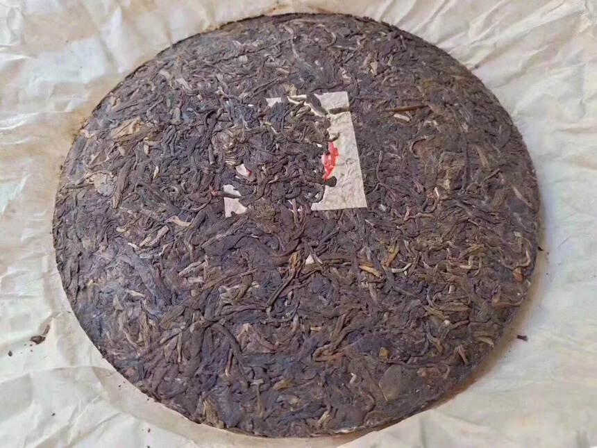 #普洱茶#   90年代大红印铁饼生茶。