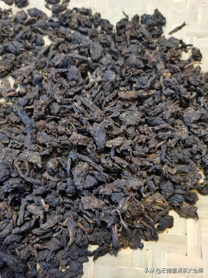 2018年老班章乔木发酵而筛选的茶头#茶生活# #普